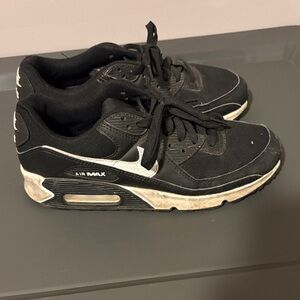 Nike Black and White Air Max Low-Top Sneakers Size 9